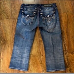 Like New Gorgeous Rock Revival Sora Denim Capri Jeans